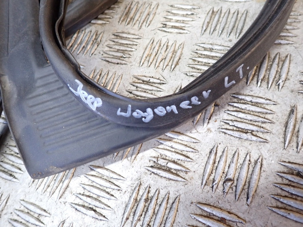 Uszczelka Drzwi Lewy Tył Lewa Tylna Jeep Wagoneer Grand Wagoneer WS 22