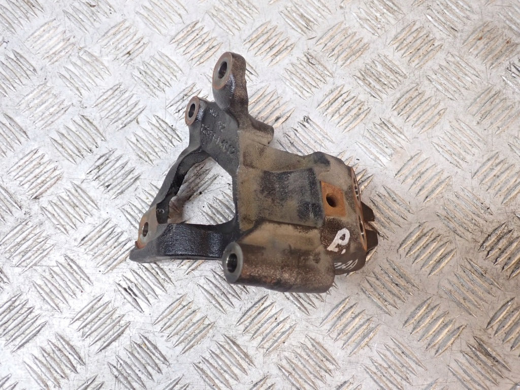 Right Engine Mounting Bracket Toyota Tundra Sequoia 22-