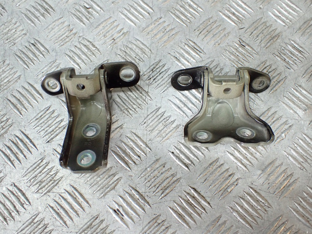 Front Door Hinges Kia Carnival LX KA4 2020-