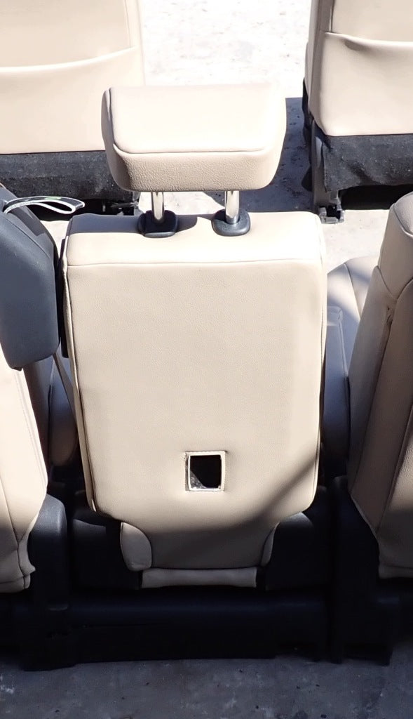 Fotel Środkowy Drugiego Rzędu Toyota Sienna 8 Osobowa XL40 2021