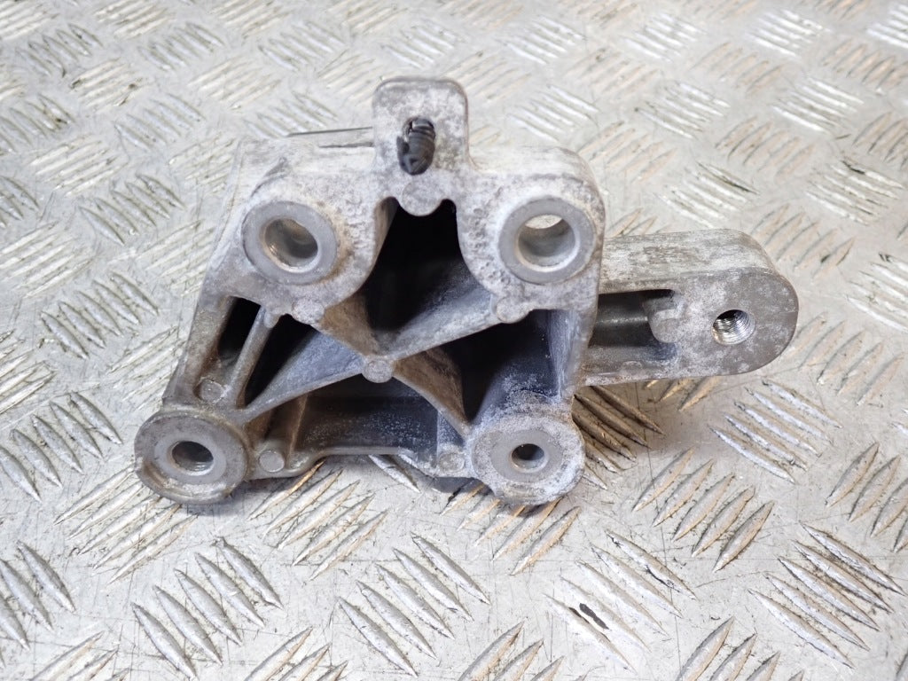 Łapa Silnika Prawa Jeep Grand Cherokee WL 3.6 21-