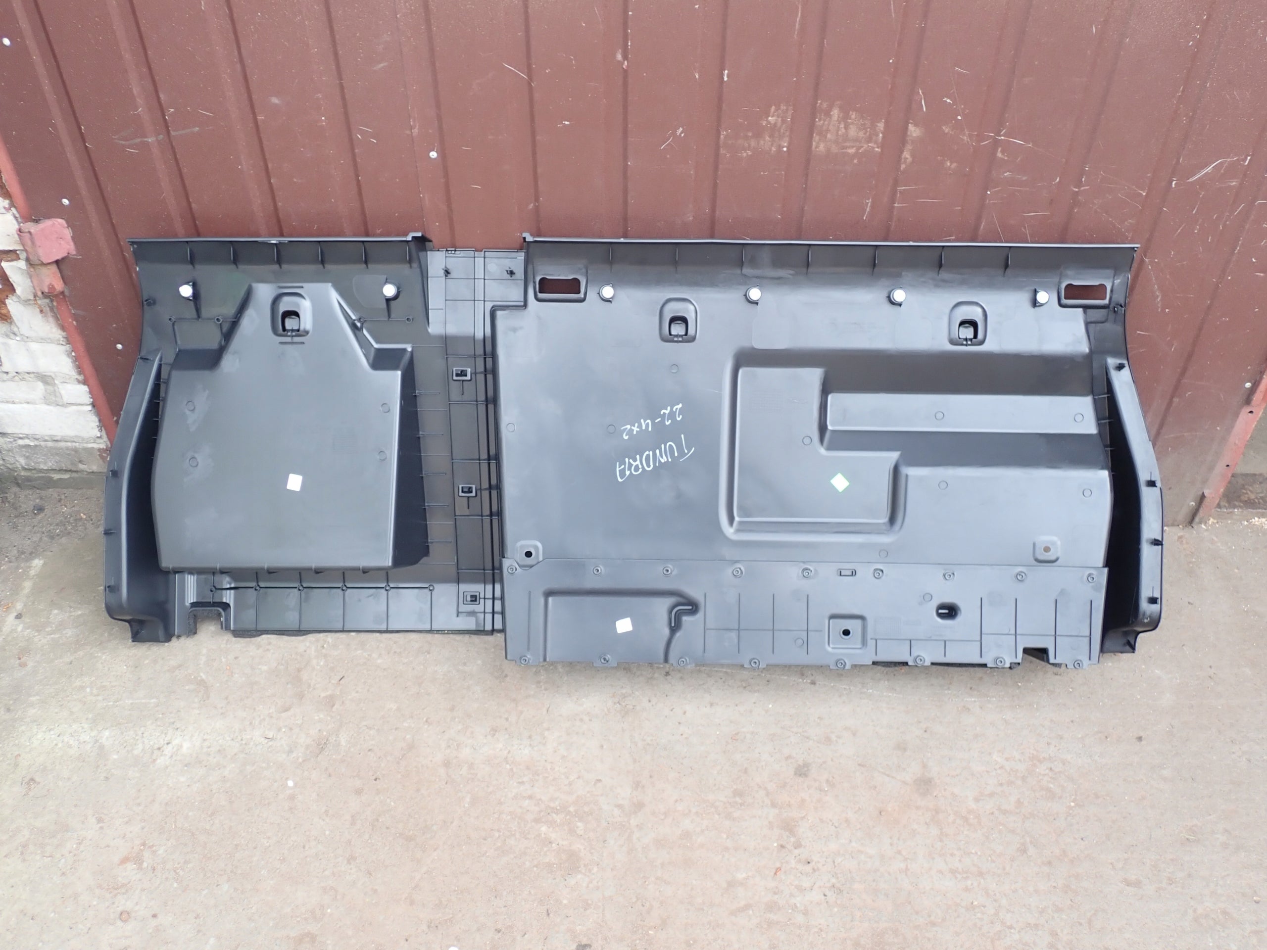 Schowek Tylny Boczna Półka Tylna Toyota Tundra 2022-