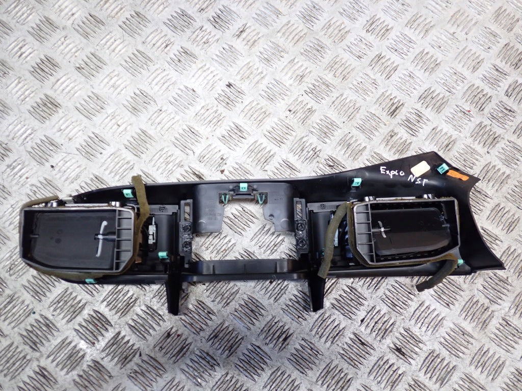 Ford Explorer ST 2020- Central Vent Grille