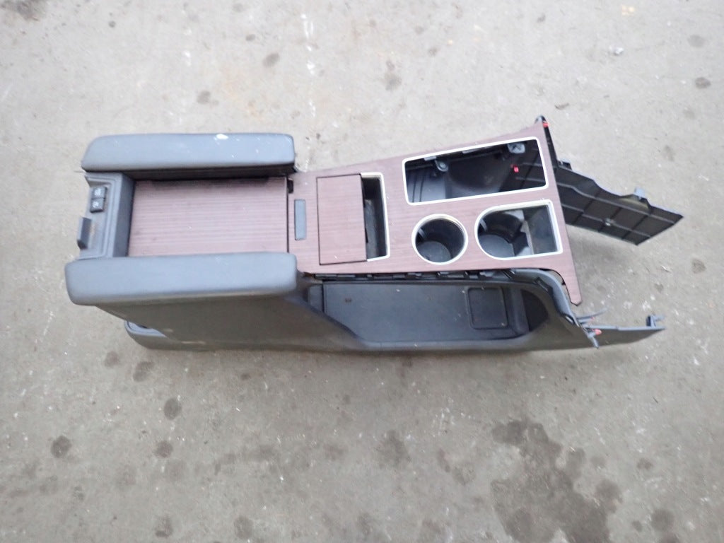 Center Tunnel Armrest Toyota Sienna XL40 2021