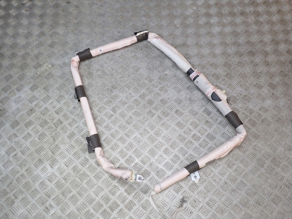 Prawa kurtyna powietrzna Airbag do Ford F150 Crew Cab 2021- marki Autolandparts, widoczna na zdjęciu, montaż w samochodzie.