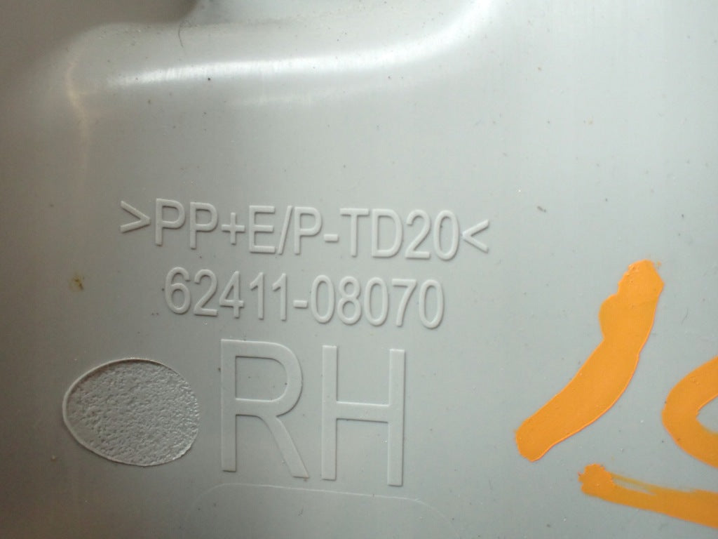 Osłona Słupka B Prawa Toyota Sienna XL40 2021