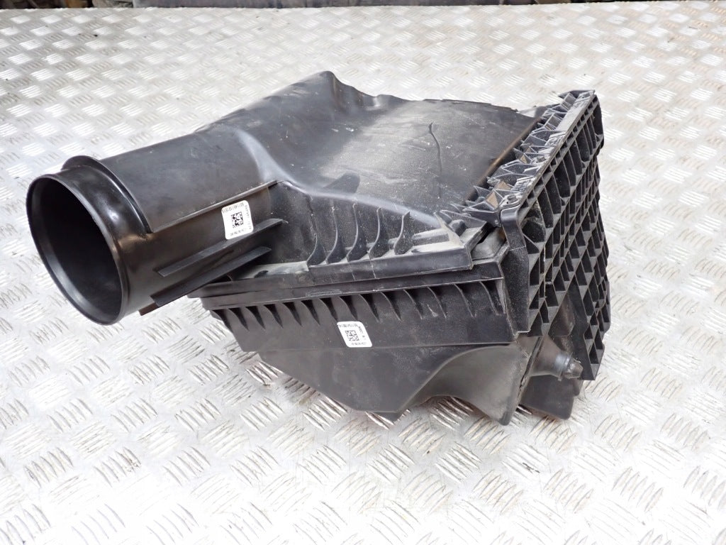 Obudowa filtra powietrza Ford F350 F250 6.2 4x4 2020, część samochodowa marki Autolandparts, widoczna na zdjęciu.
