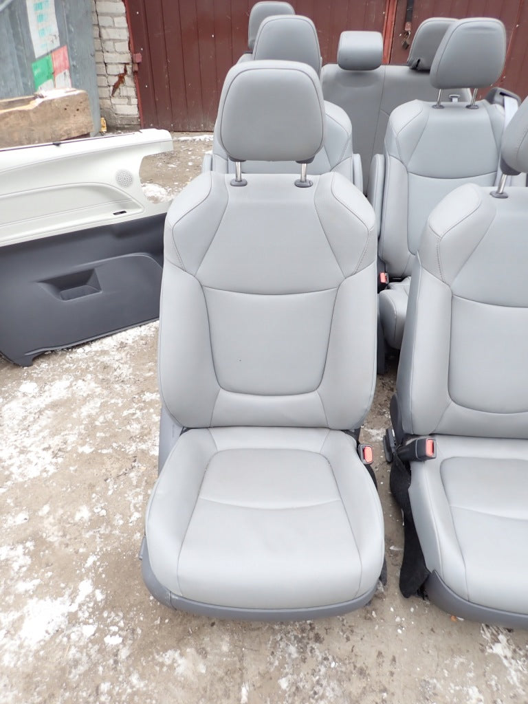 Tapicerka Kpl. Skórzana Fotele Kanapa Toyota Sienna 2021
