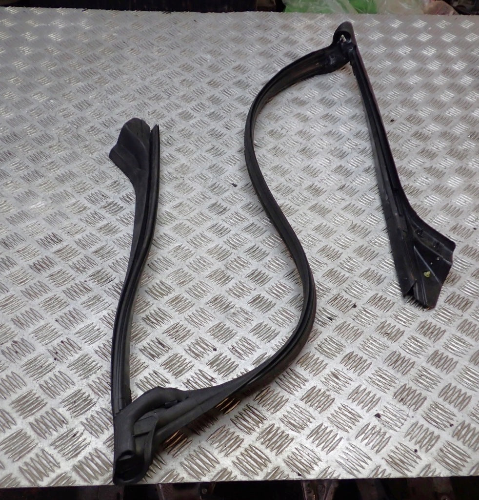 Front Window Frame Seal Chevrolet Corvette C8 2020-
