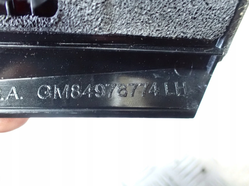 Prawy trójkąt listwa drzwi Chevrolet Corvette C8 6.2 2020 Autolandparts, część karoserii samochodu sportowego.