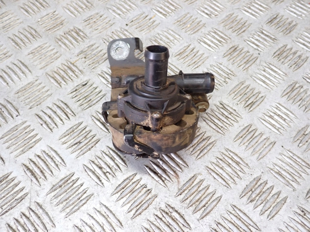 Pompa wody Autolandparts do Chevrolet Tahoe i Suburban L84 5.3 i 6.2 2021- na zdjęciu