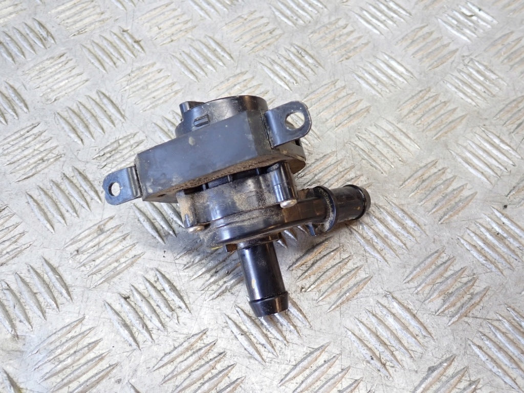 Pompa wody Ford F150 3.5 2021- od Autolandparts, widok na nowoczesną część silnika samochodu.