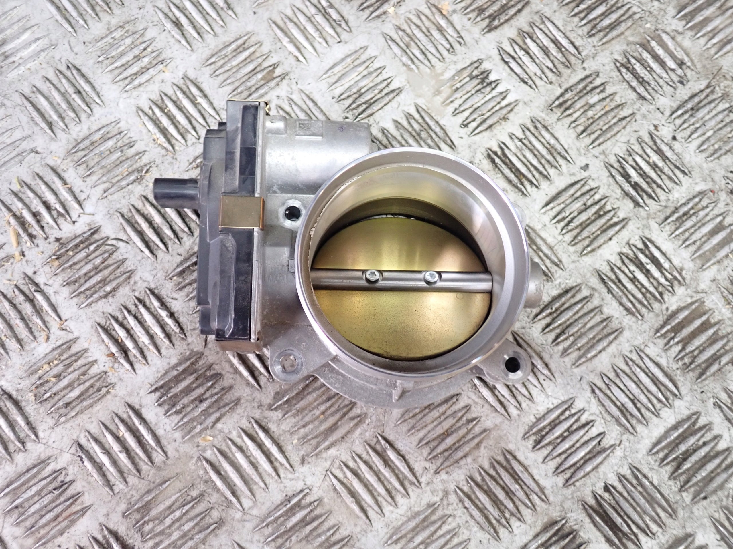 Przepustnica Chevrolet Silverado Suburban GMC Sierra Yukon Escalade 6.2 21-