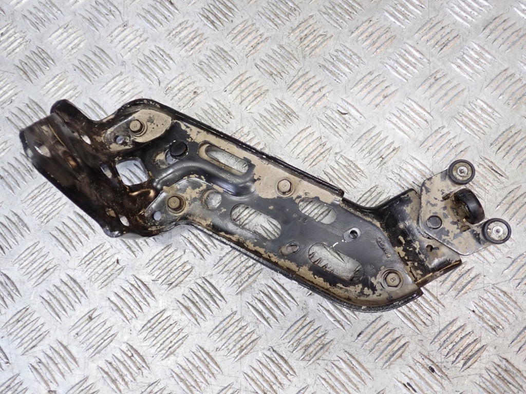 Rear Lower Door Guide Roller Kia Carnival LX KA4 2020-