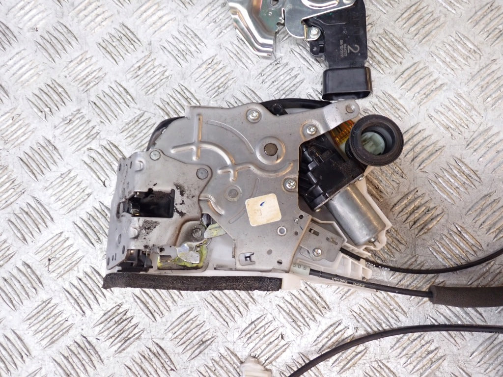 Zamek Klamka Siłownik Zamka Drzwi Prawy Tył Tylny Toyota Sienna XL40 2021-