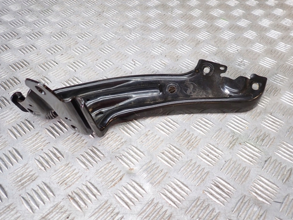 Zawias drzwi prawy tylny do Honda Odyssey 2020, część marki Autolandparts, widoczny na zdjęciu.