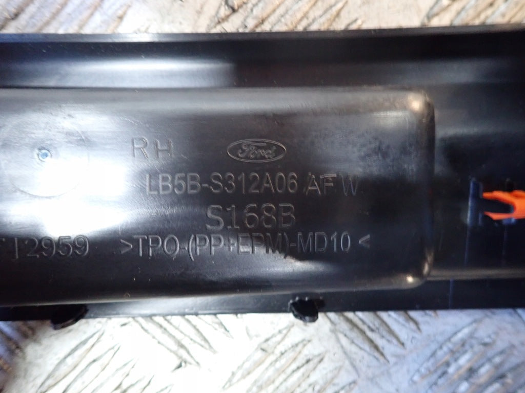 Boczek Bagaznika Prawy Dolny Ford Explorer ST 2020-