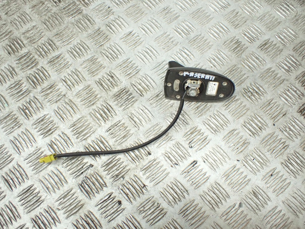 Antena Dachowa GPS Rekinek Maserati Quattroporte 2015
