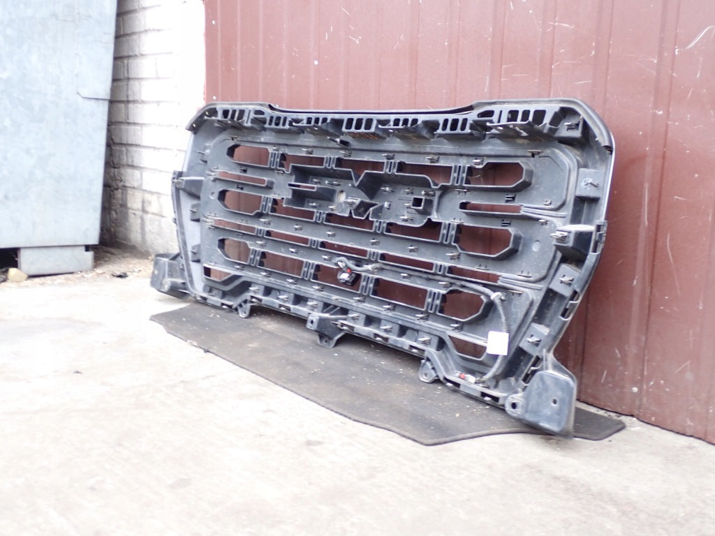 Atrapa Chłodnicy Grill Kpl. Kamera GMC Sierra 3.0D AT4 2019-
