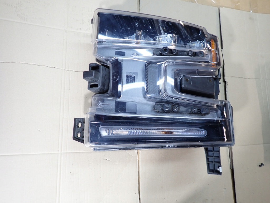 Lampa Lewa Przednia Kpl. LED Chevrolet Silverado 4x4 2019-