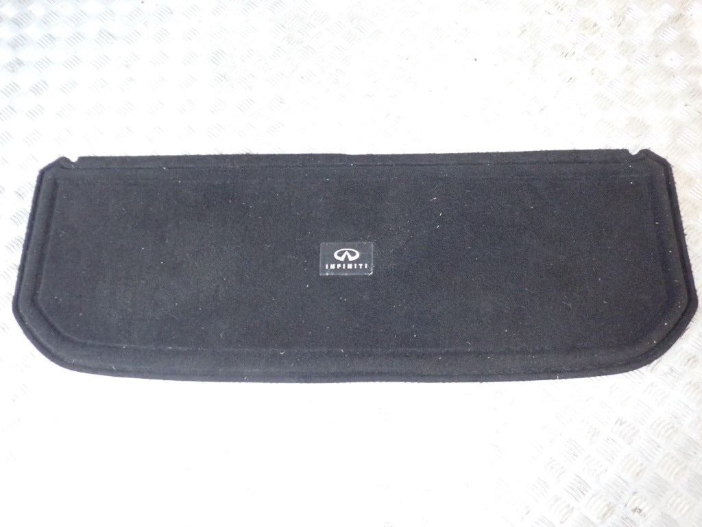 Mata wykładzina bagażnika do Infiniti QX60 L51 2022, czarna, z logo Autolandparts, dopasowana do przestrzeni bagażnika.