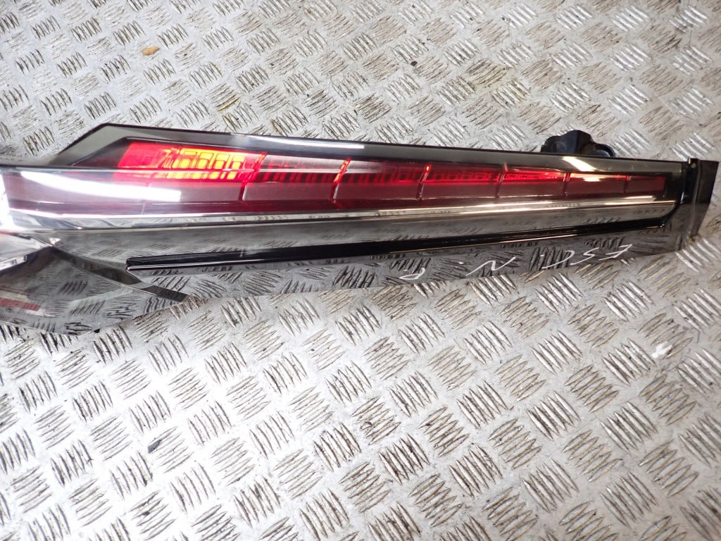 Lampa Prawa Tylna Prawy Tył Cadillac Escalade ESV 2021-