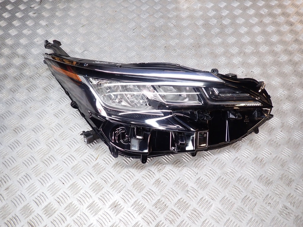 Lampa Prawa Przednia LED KPL Toyota Sienna XL40 2021