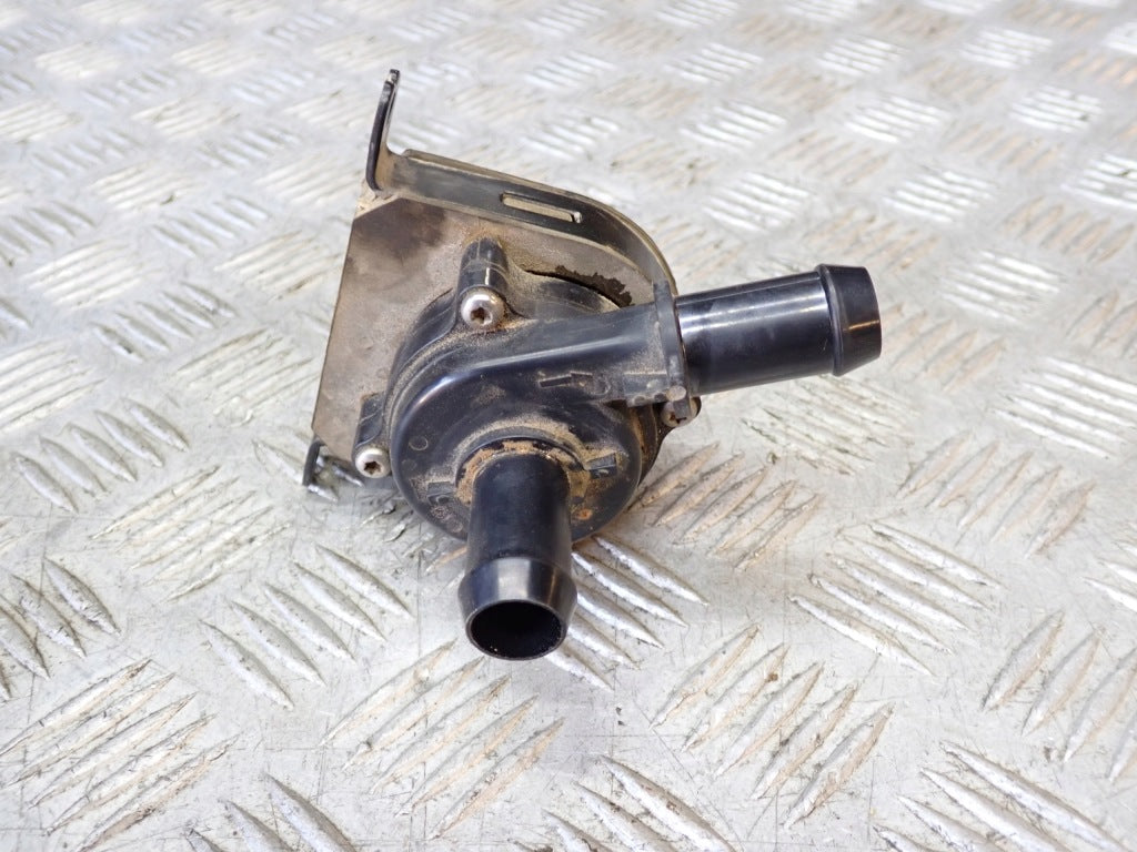 Pompa wody do Ford F150 3.5 2021- Autolandparts, widok na nową, oryginalną pompę wodną samochodową do silnika.