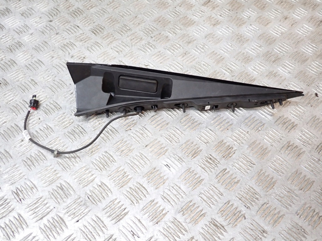Klamka drzwi prawa do Chevrolet Corvette C8 6.2 2020- marki Autolandparts, widoczna na zdjęciu.
