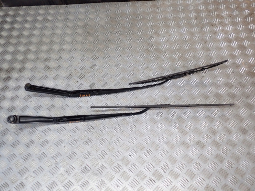 Wiper Arms Blades Kia Carnival LX KA4 2020-