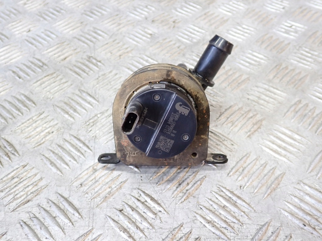 Pompa wody Ford F150 3.5 2021- Autolandparts na zdjęciu, element układu chłodzenia silnika.