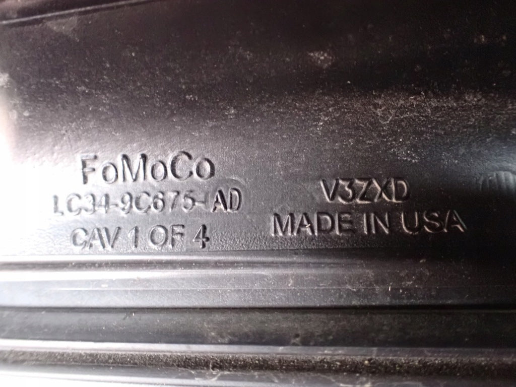 Wlot dolotowa powietrza do Ford F350 F250 Super Duty 2021, 6.2 4x4, Autolandparts, widok na rurę dolotową i elementy montażowe