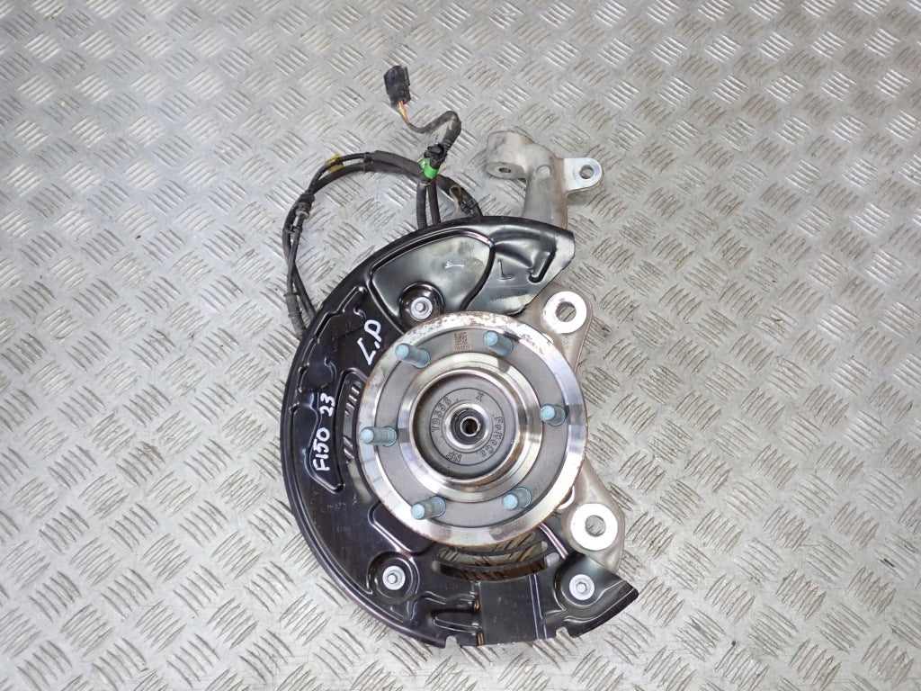 Lewa zwrotnica przednia do Ford F150 3.5 2021- z piastą, część samochodowa Autolandparts, widoczna z przodu pojazdu