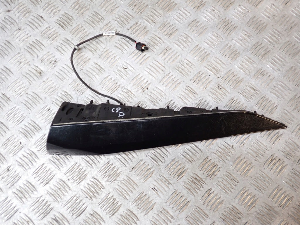 Klamka drzwi prawa Chevrolet Corvette C8 6.2 2020- marki Autolandparts, widoczna z metalowym uchwytem i klamkowym mechanizmem