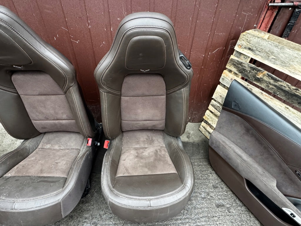 Tapicerka Kpl. Fotele Boczki Welur Chevrolet Corvette C7 3LT 2014-