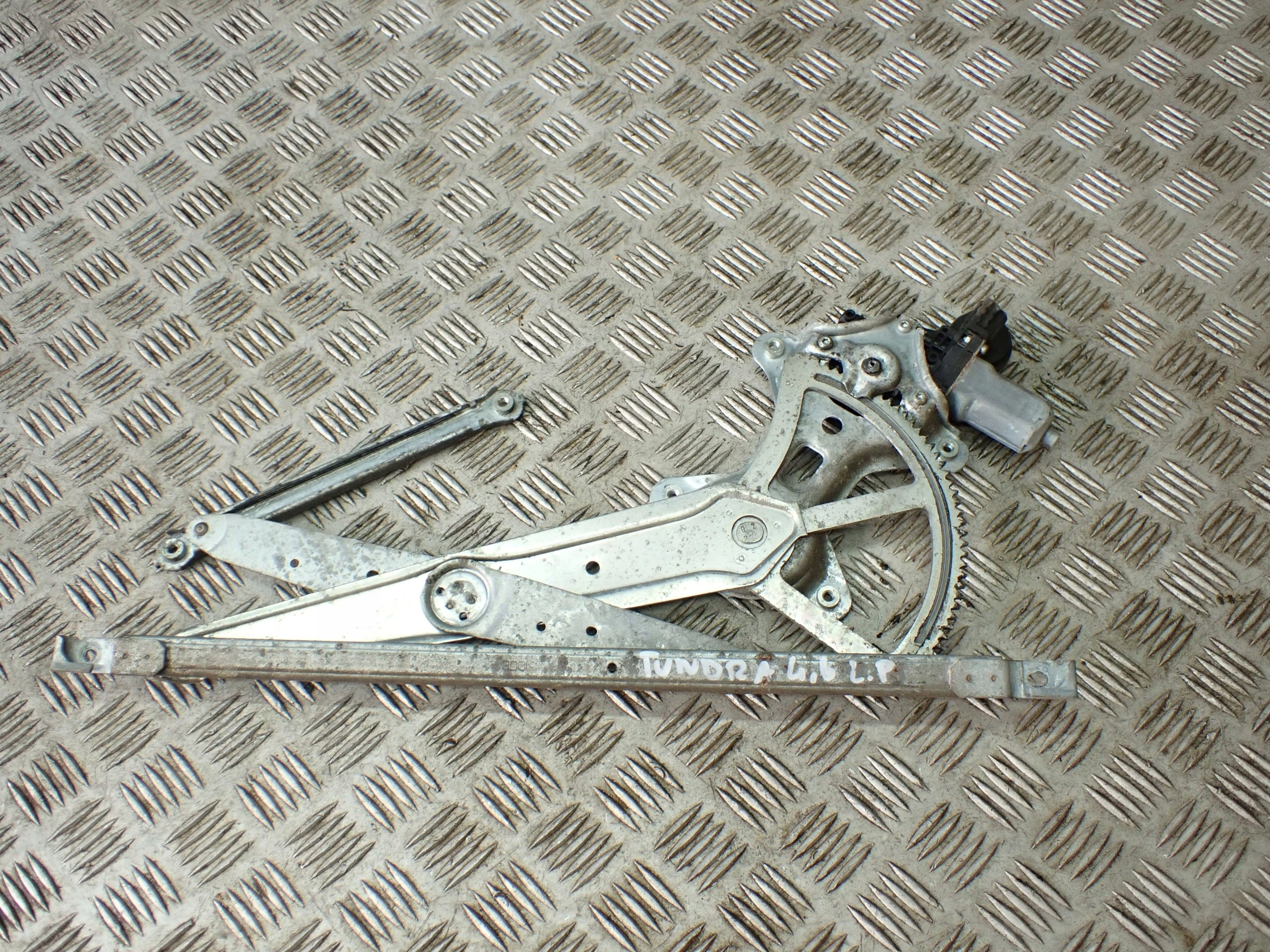 Podnośnik Szyby Przód Przedni Toyota Tundra 2014