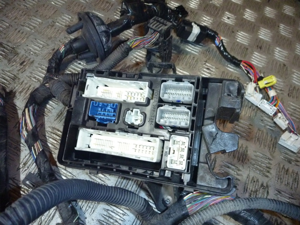 Skrzynka Bezpieczników Wiązka Toyota Tundra 2007-