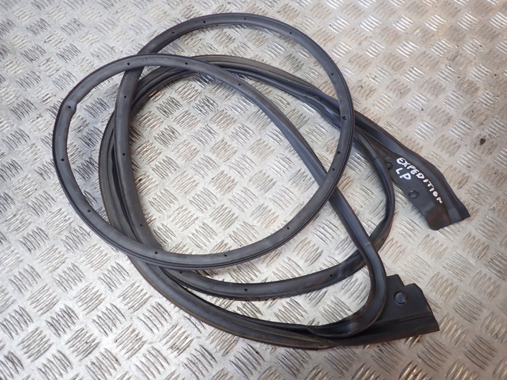 Uszczelka Drzwi Przód Przednia Ford Expedition 3.5 2020