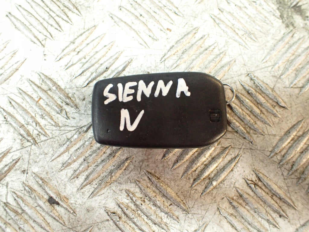 Pilot Kluczyk Toyota Sienna XL40 2021