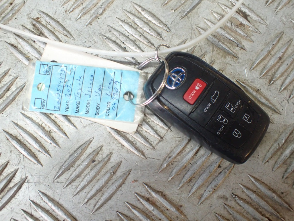 Kluczyk Pilot z Grotem Toyota Sienna XL40 2021
