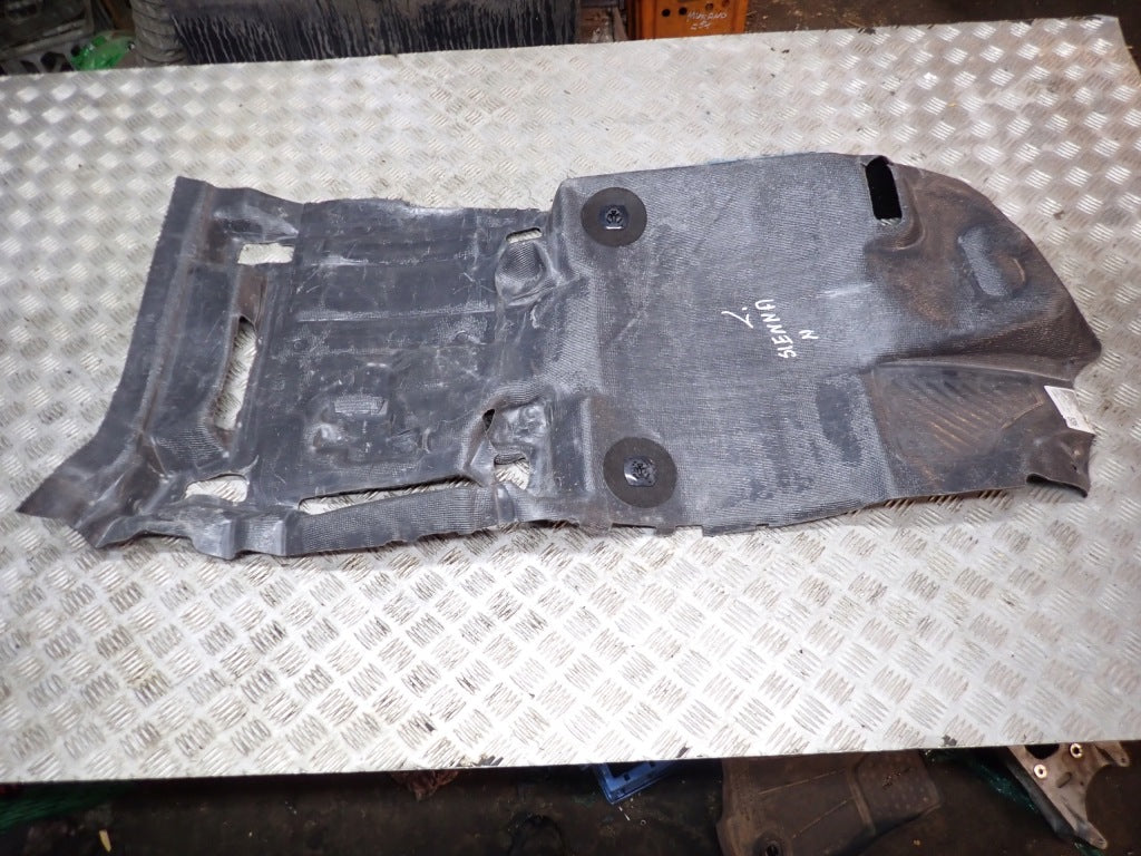Dywan Wykładzina Kierowcy Lewa Toyota Sienna XL40 2021