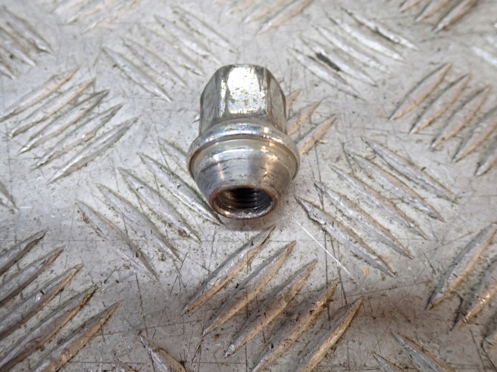 Dodge Ram V 1500 Wheel Nuts and Bolts 19-