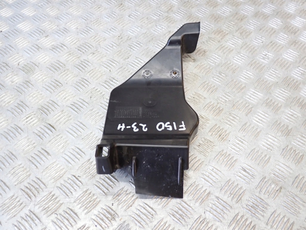 Osłona dolna do Ford F150 3.5 2021- marki Autolandparts, widoczna z przodu pojazdu, chroni podwozie samochodu.