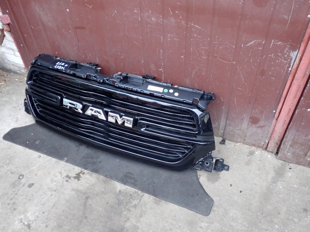 Atrapa Grill Przedni Czarny Dodge RAM V Laramie 2019-
