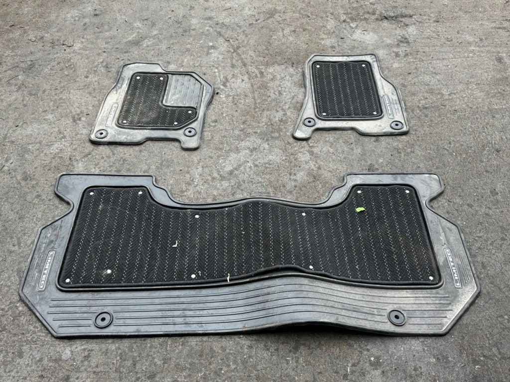 Komplet Dywaników Gumowo Materiałowych Dodge RAM V Limited Crew Cab 19-