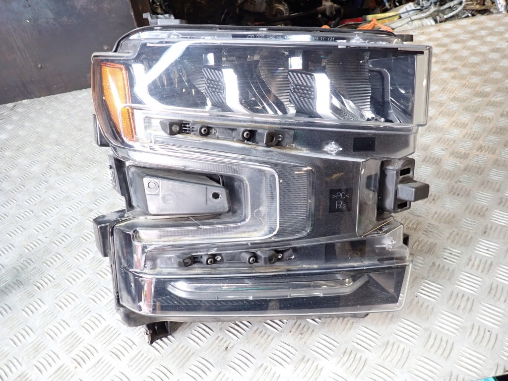 Lampa Prawa Przednia Przód Kpl Full LED Reflektor Chevrolet Silverado 2019-