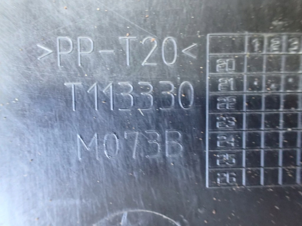 Osłona dolna do Ford F150 3.5 2021- marki Autolandparts, widoczna na zdjęciu, chroni podwozie pojazdu.