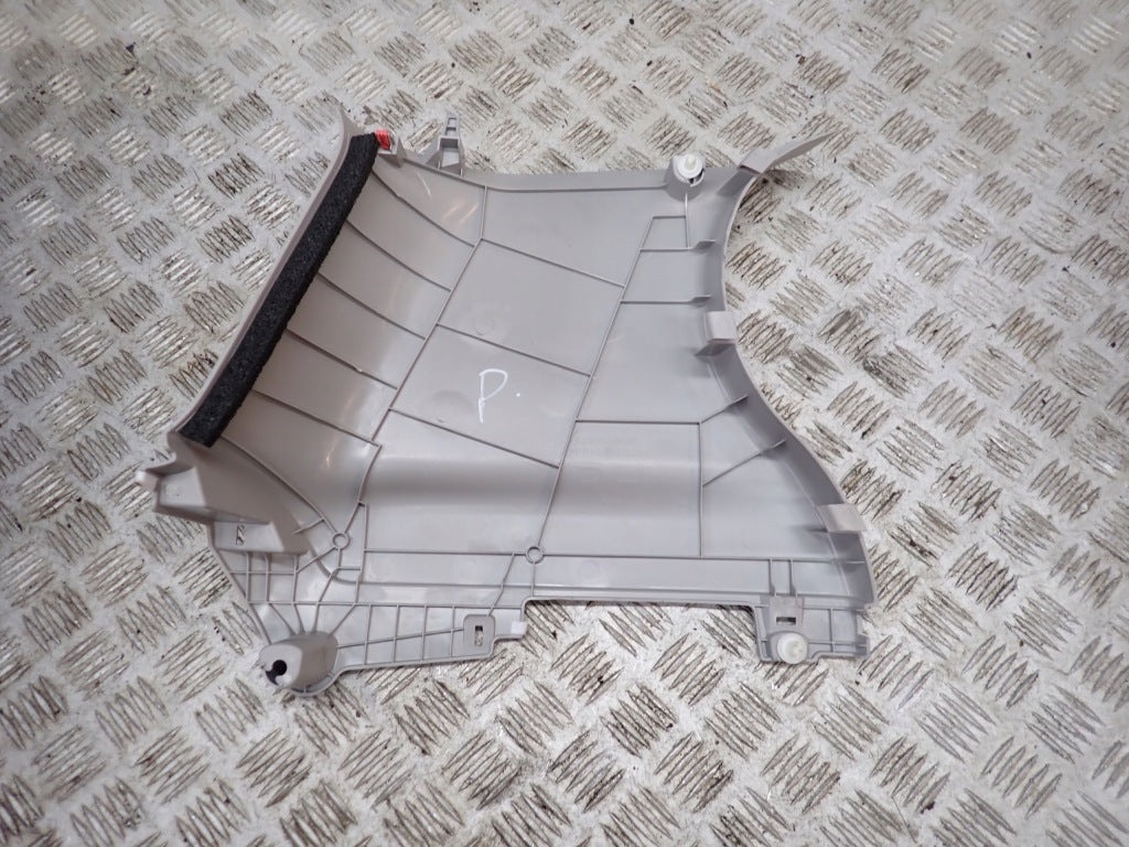 Osłona Słupka C Prawa Tylna Toyota Sienna XL40 2021