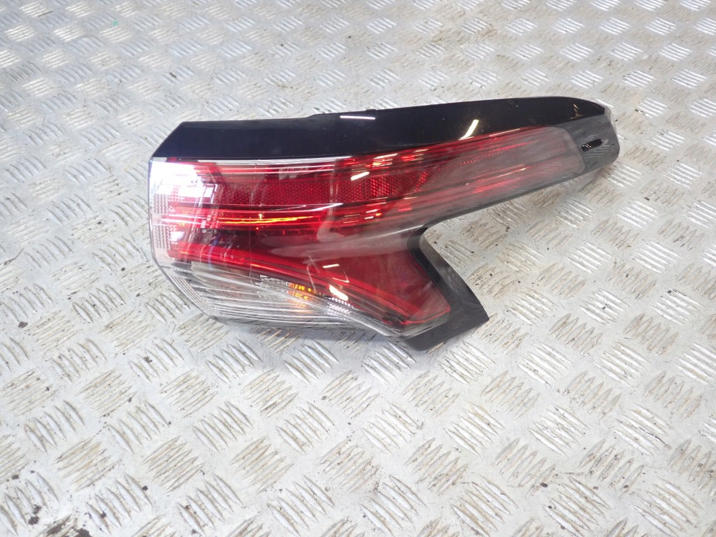 Lampa Tylna Prawa Zewnętrzna Toyota Sienna XL40 2021