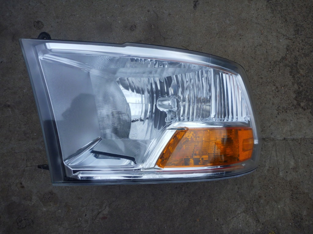 Lampa Przednia Lewa Dodge Ram IV 4.7 09-13